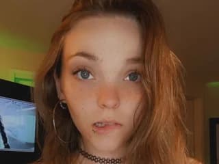 MrsCloverX WebCAM 